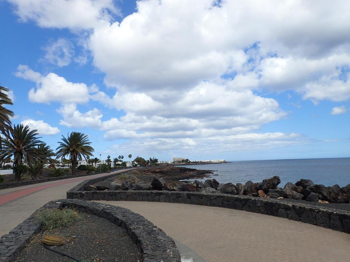 Apartamento En Playa Roca Primer Linea De Mar Costa Teguise Eksteriør bilde
