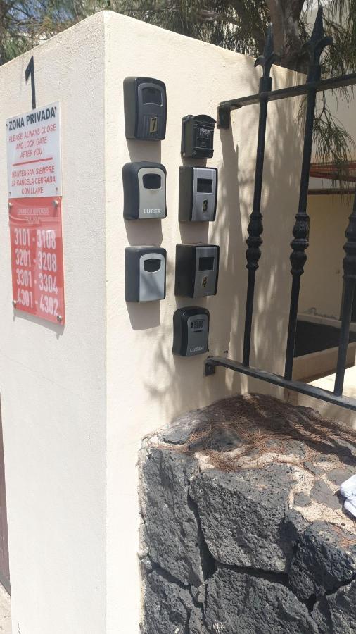 Apartamento En Playa Roca Primer Linea De Mar Costa Teguise Eksteriør bilde